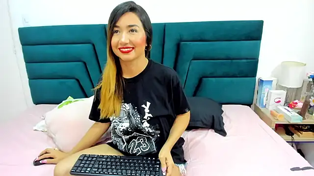 Snapshot of LisaWhite_ chatting on 3, 3, 2025 LisaWhite online show from 3, 3, 2025