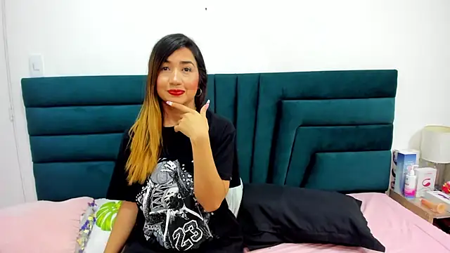 Snapshot of LisaWhite_ chatting on 4, 3, 2025 LisaWhite online show from 4, 3, 2025