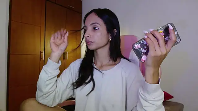 Snapshot of AnnitaSerna_ chatting on 6, 11, 2025 AnnitaSerna online show from 6, 11, 2025