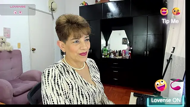 Snapshot of Angelina_Stone_65 chatting on 19, 11, 2025 Angelina Stone 65 online show from 19, 11, 2025