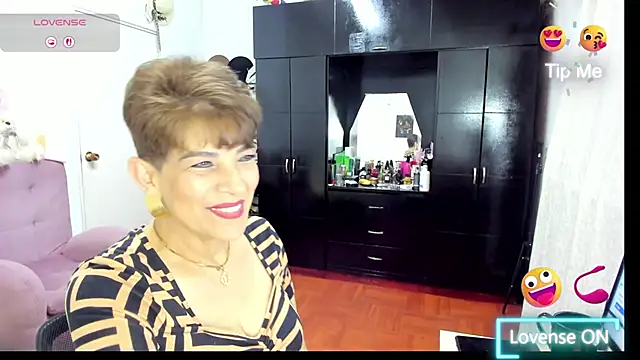 Snapshot of Angelina_Stone_65 chatting on 24, 11, 2025 Angelina Stone 65 online show from 24, 11, 2025