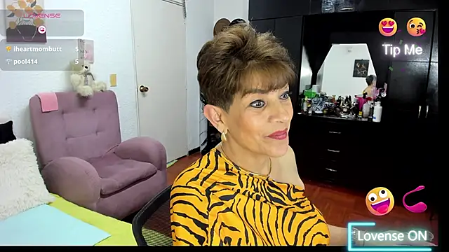 Snapshot of Angelina_Stone_65 chatting on 26, 11, 2025 Angelina Stone 65 online show from 26, 11, 2025