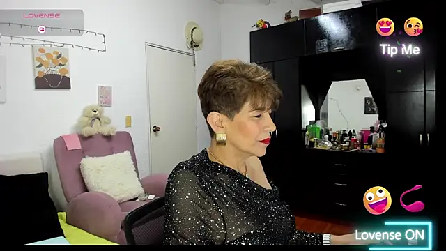 Snapshot of Angelina_Stone_65 chatting on 28, 11, 2025 Angelina Stone 65 online show from 28, 11, 2025