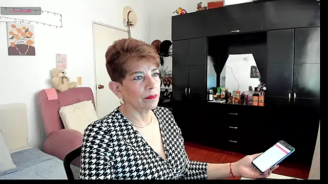 Snapshot of Angelina_Stone_65 chatting on 1, 12, 2025 Angelina Stone 65 online show from 1, 12, 2025