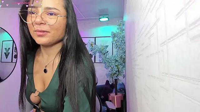 Tiara rr online show from 8, 4, 2026