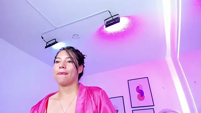 Snapshot of Ema_louis_ chatting on 19, 1, 2025 Ema louis online show from 19, 1, 2025