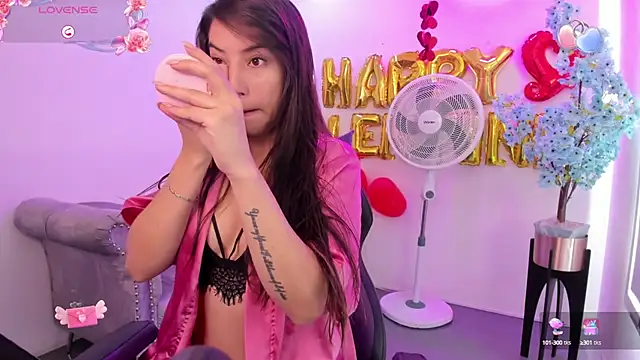 Snapshot of Ema_louis_ chatting on 18, 2, 2025 Ema louis online show from 18, 2, 2025