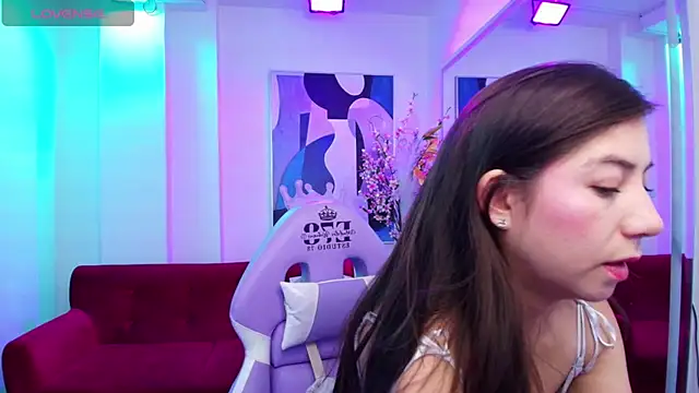Snapshot of Ema_louis_ chatting on 19, 2, 2025 Ema louis online show from 19, 2, 2025