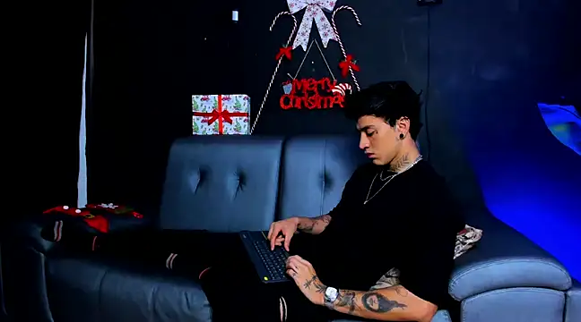 Snapshot of JUSTIN_FULLER1 chatting on 11, 12, 2024 JUSTIN FULLER1 online show from 11, 12, 2024