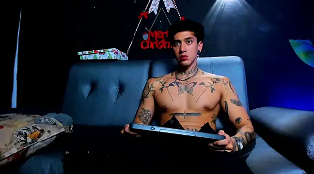 Snapshot of JUSTIN_FULLER1 chatting on 17, 12, 2024 JUSTIN FULLER1 online show from 17, 12, 2024