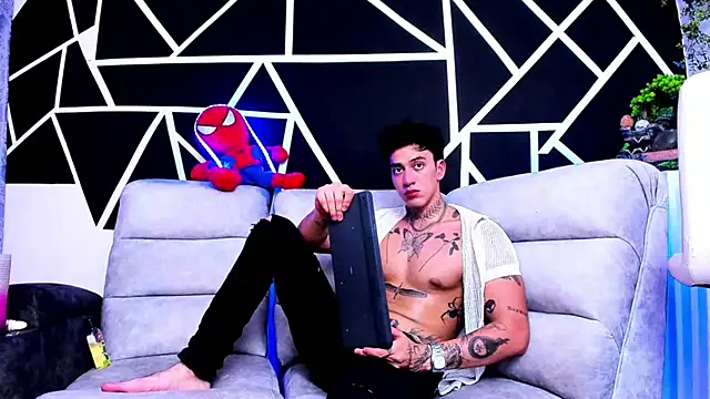 Snapshot of JUSTIN_FULLER1 chatting on 8, 3, 2025 JUSTIN FULLER1 online show from 8, 3, 2025