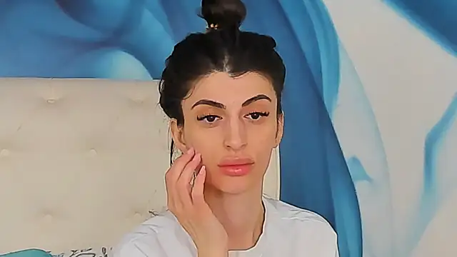 SkinnyDolly online show from 6, 4, 2026