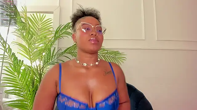 Abril Storm online show from 26, 2, 2025