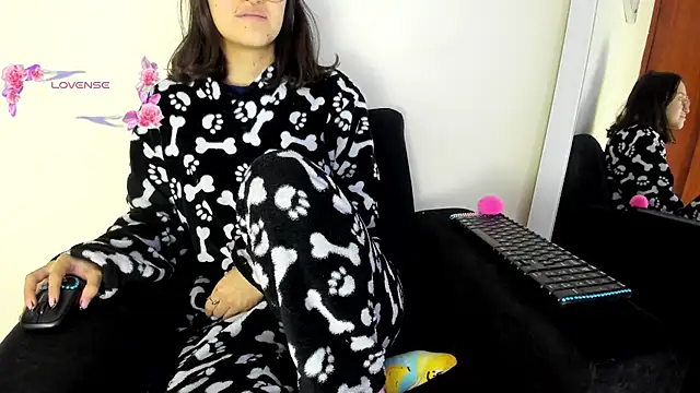 Snapshot of its__angelica_ chatting on 13, 2, 2025 its angelica online show from 13, 2, 2025