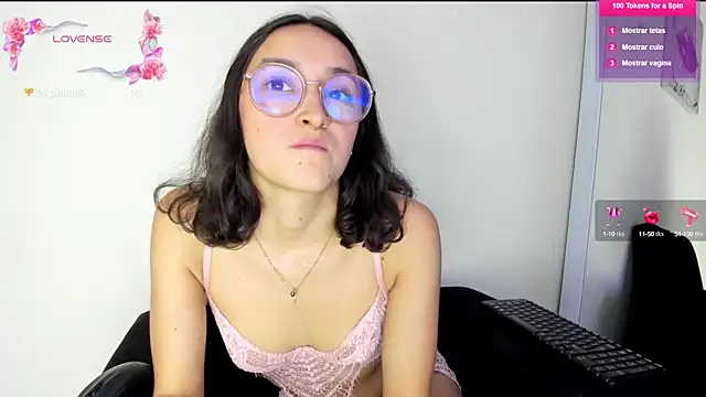 Snapshot of its__angelica_ chatting on 11, 3, 2025 its angelica online show from 11, 3, 2025