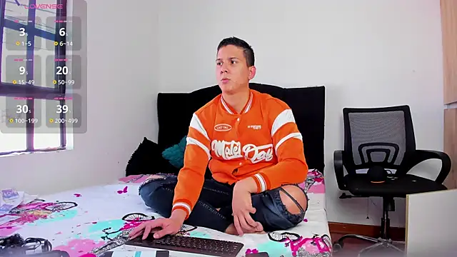 Snapshot of ANDREZALVAREZ chatting on 18, 10, 2025 ANDREZALVAREZ online show from 18, 10, 2025