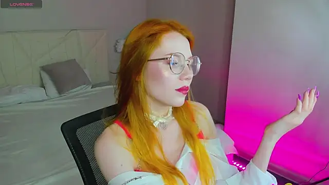 Esme Runn online show from 12, 9, 2025