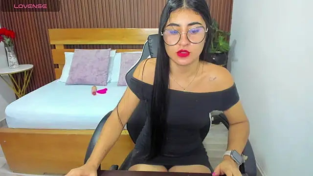 Snapshot of evelin_leroy chatting on 13, 3, 2025 evelin leroy online show from 13, 3, 2025