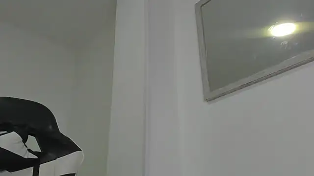 Snapshot of evelin_leroy chatting on 29, 10, 2025 evelin leroy online show from 29, 10, 2025