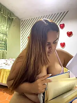 Snapshot of Evabigass chatting on 4, 11, 2025 Evabigass online show from 4, 11, 2025