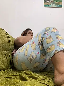 Snapshot of Evabigass chatting on 18, 7, 2026 Evabigass online show from 18, 7, 2026