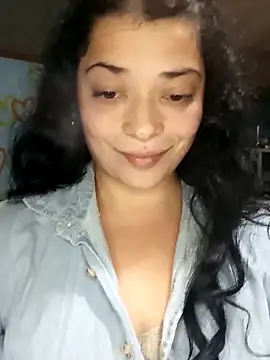 Elvishcassie  online show from 4, 3, 2025