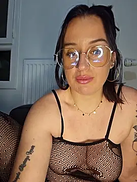 lindsay 33off online show from 17, 2, 2026