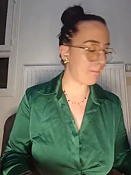 lindsay 33off online show from 25, 2, 2026