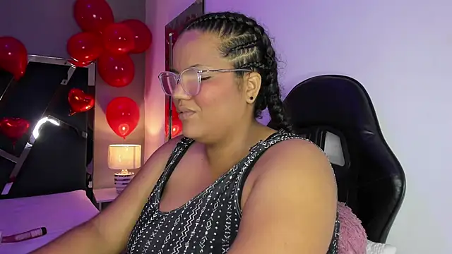 Snapshot of MhiaRey chatting on 5, 2, 2025 MhiaRey online show from 5, 2, 2025