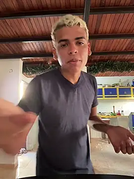 Snapshot of Leo_bunny_hot chatting on 24, 10, 2025 Leo bunny hot online show from 24, 10, 2025