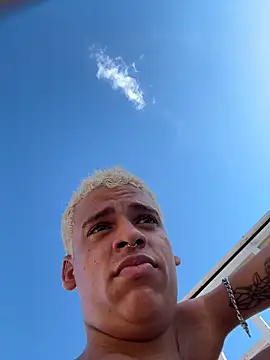 Snapshot of Leo_bunny_hot chatting on 6, 11, 2025 Leo bunny hot online show from 6, 11, 2025