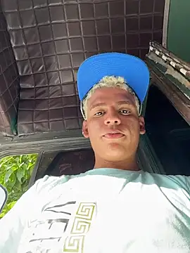 Snapshot of Leo_bunny_hot chatting on 9, 11, 2025 Leo bunny hot online show from 9, 11, 2025