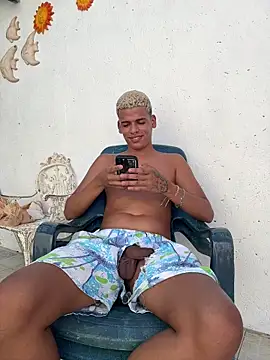 Snapshot of Leo_bunny_hot chatting on 14, 11, 2025 Leo bunny hot online show from 14, 11, 2025