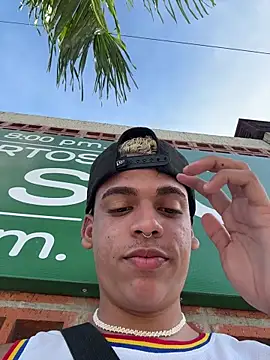 Snapshot of Leo_bunny_hot chatting on 15, 11, 2025 Leo bunny hot online show from 15, 11, 2025