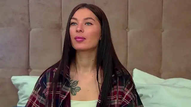 Snapshot of AlexandraBloom chatting on 23, 10, 2025 AlexandraBloom online show from 23, 10, 2025