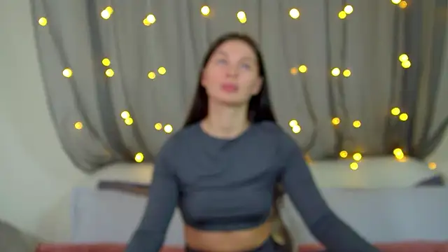 Snapshot of AlexandraBloom chatting on 12, 11, 2025 AlexandraBloom online show from 12, 11, 2025