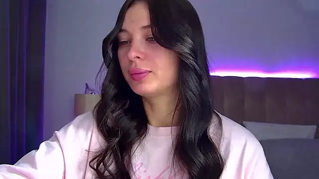 Snapshot of AlexandraBloom chatting on 17, 11, 2025 AlexandraBloom online show from 17, 11, 2025