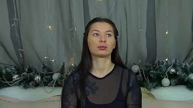 Snapshot of AlexandraBloom chatting on 4, 12, 2025 AlexandraBloom online show from 4, 12, 2025