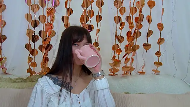 AlexandraBloom online show from 15, 2, 2026