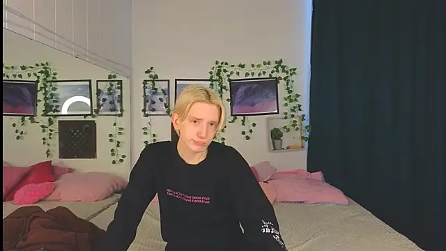 Snapshot of Ron_Vils chatting on 13, 1, 2025 Ron Vils online show from 13, 1, 2025