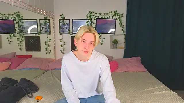 Snapshot of Ron_Vils chatting on 28, 1, 2025 Ron Vils online show from 28, 1, 2025