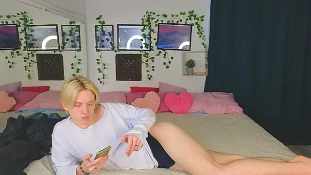 Snapshot of Ron_Vils chatting on 28, 1, 2025 Ron Vils online show from 28, 1, 2025