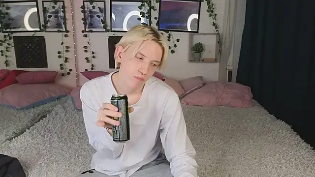 Snapshot of Ron_Vils chatting on 1, 2, 2025 Ron Vils online show from 1, 2, 2025