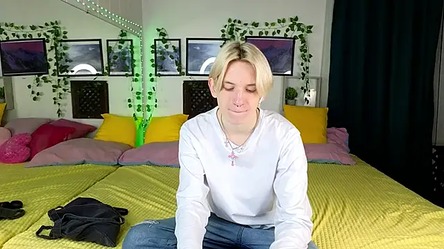 Snapshot of Ron_Vils chatting on 4, 2, 2025 Ron Vils online show from 4, 2, 2025