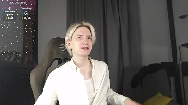 Snapshot of Ron_Vils chatting on 5, 2, 2025 Ron Vils online show from 5, 2, 2025