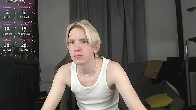 Snapshot of Ron_Vils chatting on 5, 2, 2025 Ron Vils online show from 5, 2, 2025