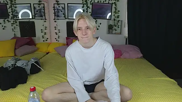 Snapshot of Ron_Vils chatting on 14, 2, 2025 Ron Vils online show from 14, 2, 2025