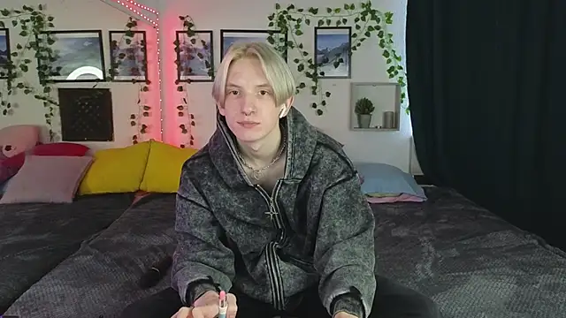 Snapshot of Ron_Vils chatting on 16, 3, 2025 Ron Vils online show from 16, 3, 2025