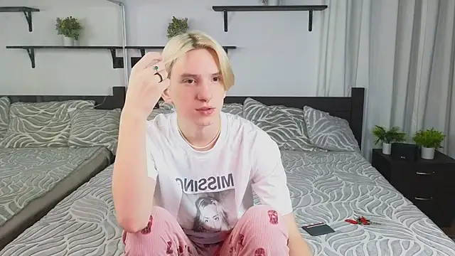 Snapshot of Ron_Vils chatting on 13, 9, 2025 Ron Vils online show from 13, 9, 2025