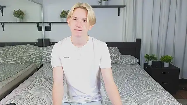 Snapshot of Ron_Vils chatting on 14, 9, 2025 Ron Vils online show from 14, 9, 2025